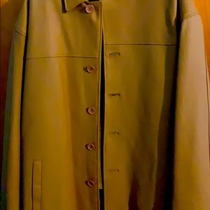 Men’s Leather coat 3/4 length with lining.